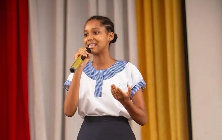 RDC : Qui est vraiment cette jeune femme qui fait le buzz surnommé LIL MAYELE ? que ce que elle a fait ? Découvrez toute la vérité et la vidéo ici
